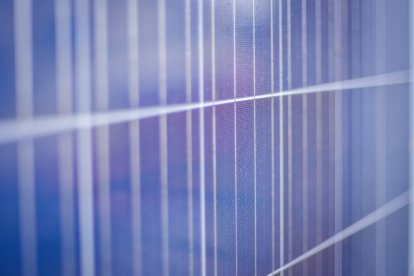 Panneaux photovoltaïques plan rapproché - Innovations dans le stockage de l'énergie solaire
